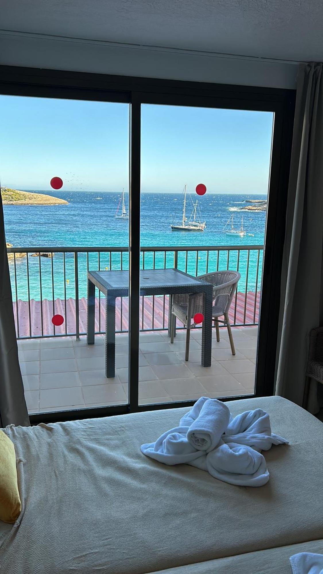 Es Grop Apartamentos Portinatx Kültér fotó