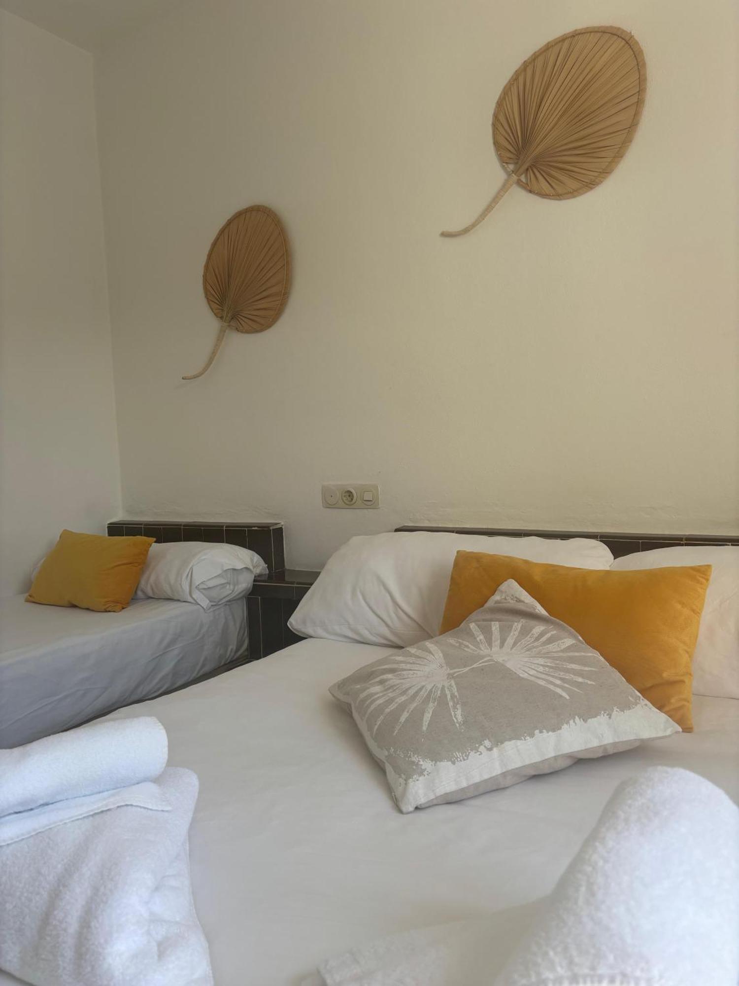Es Grop Apartamentos Portinatx Kültér fotó